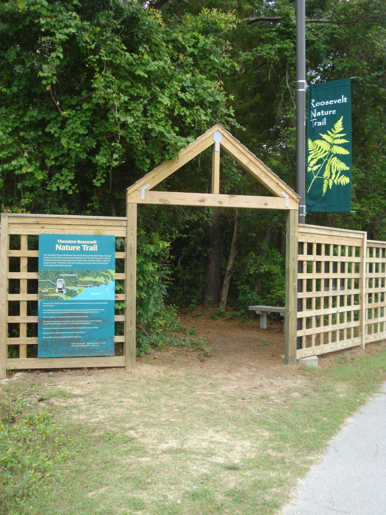 Trailhead_for_the_Roosevelt_Nature_Trail